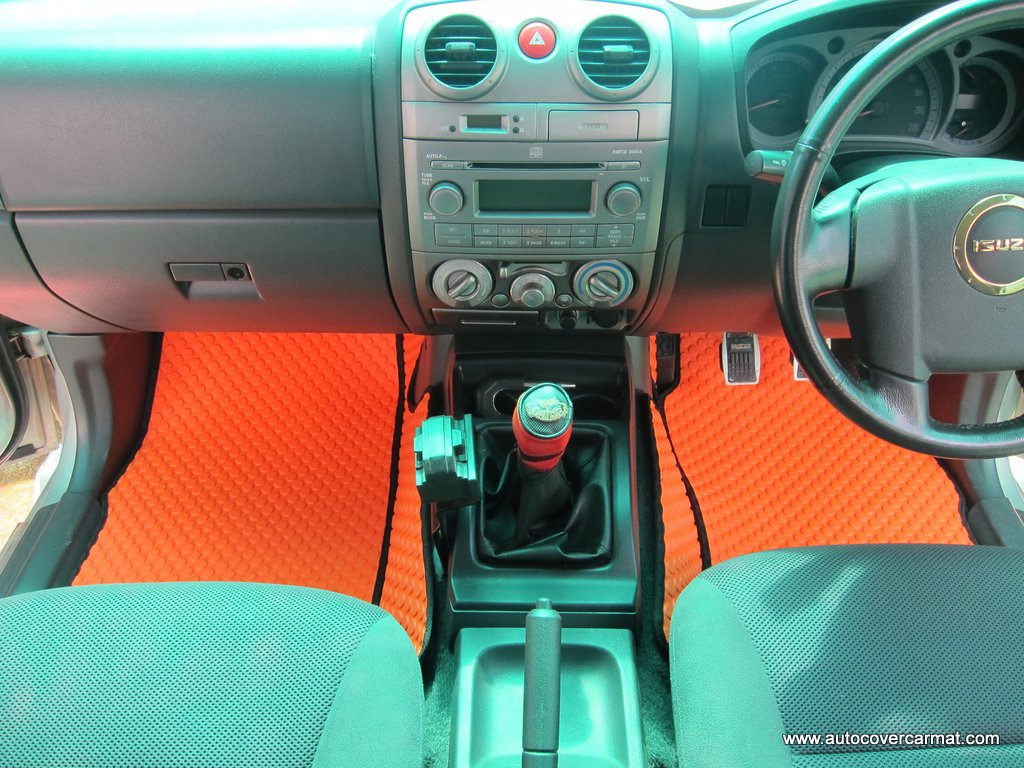 พรมปูพื้นรถยนต์ พรมกระดุม รถ ISUZU D-MAX 4 Door ปี 2005-2012 ชุดภายในห้องโดยสาร จำนวน 7 ชิ้น
