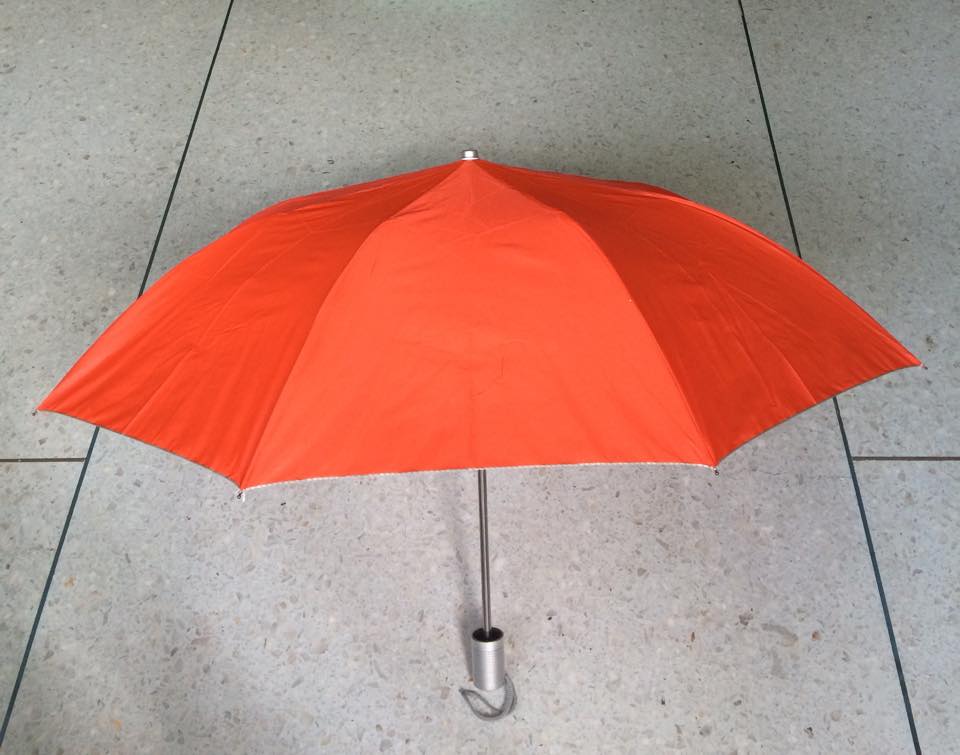 ร่มพับ2ตอน มือเปิด ผ้าUV สีพื้น โครงโลหะ ปลอกผ้า คละสี