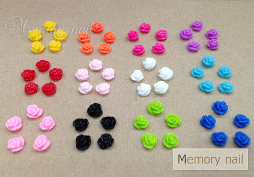ดอกไม้พลาสติก คละ 12 สี 60 ชิ้น กล่องใส