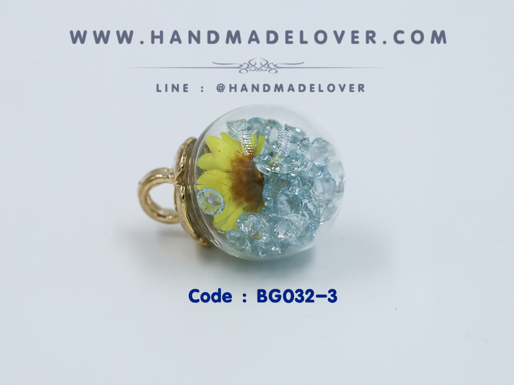 ลูกแก้วเรซิ่นจิ๋ว ใส แบบมีดอกไม้ตกแต่งด้านใน