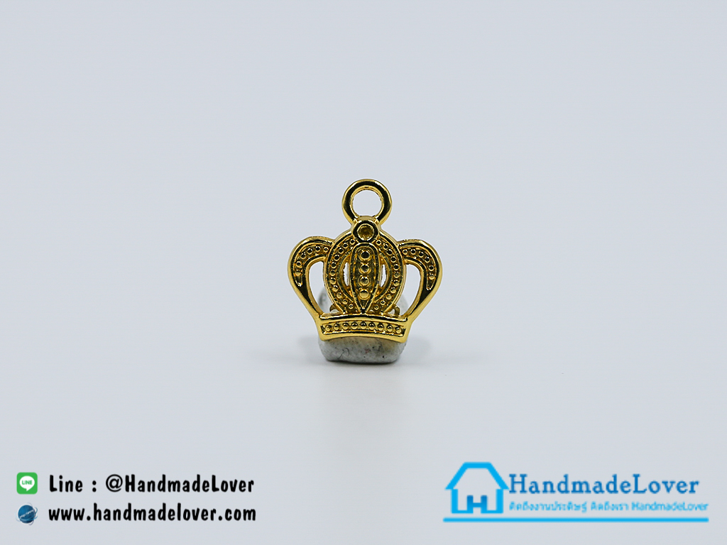 จี้โลหะสีทอง รูปมงกุฎ