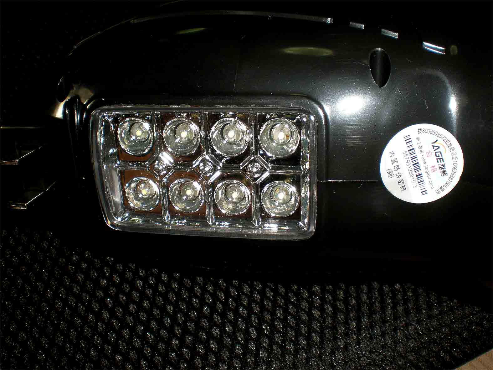 ไฟฉาย LED 15+8 ดวง YG5500