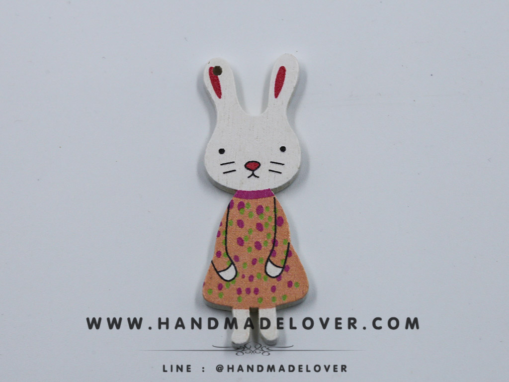 กระดุมไม้ กระต่าย สี ขนาด 55*20 mm [แพ็ค 3 เม็ด]