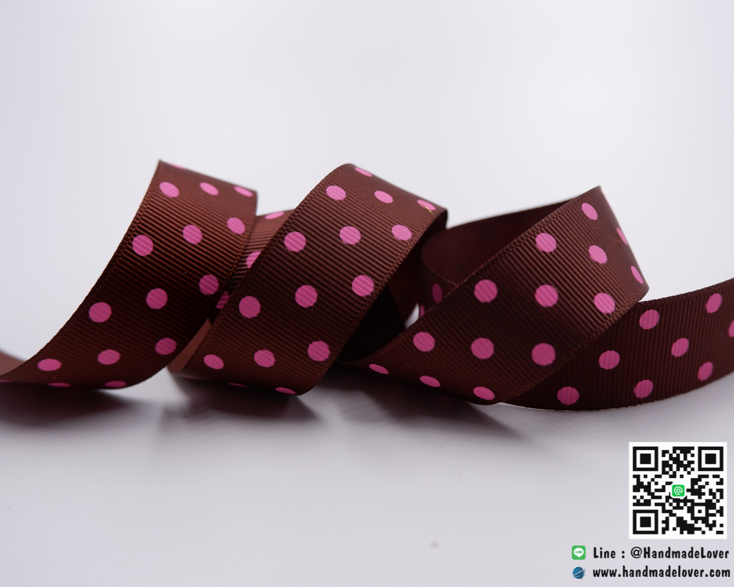 ริบบิ้นผ้า กรอสเกรน สีน้ำตาล พิมพ์ลายจุด ขนาด 22 มิล