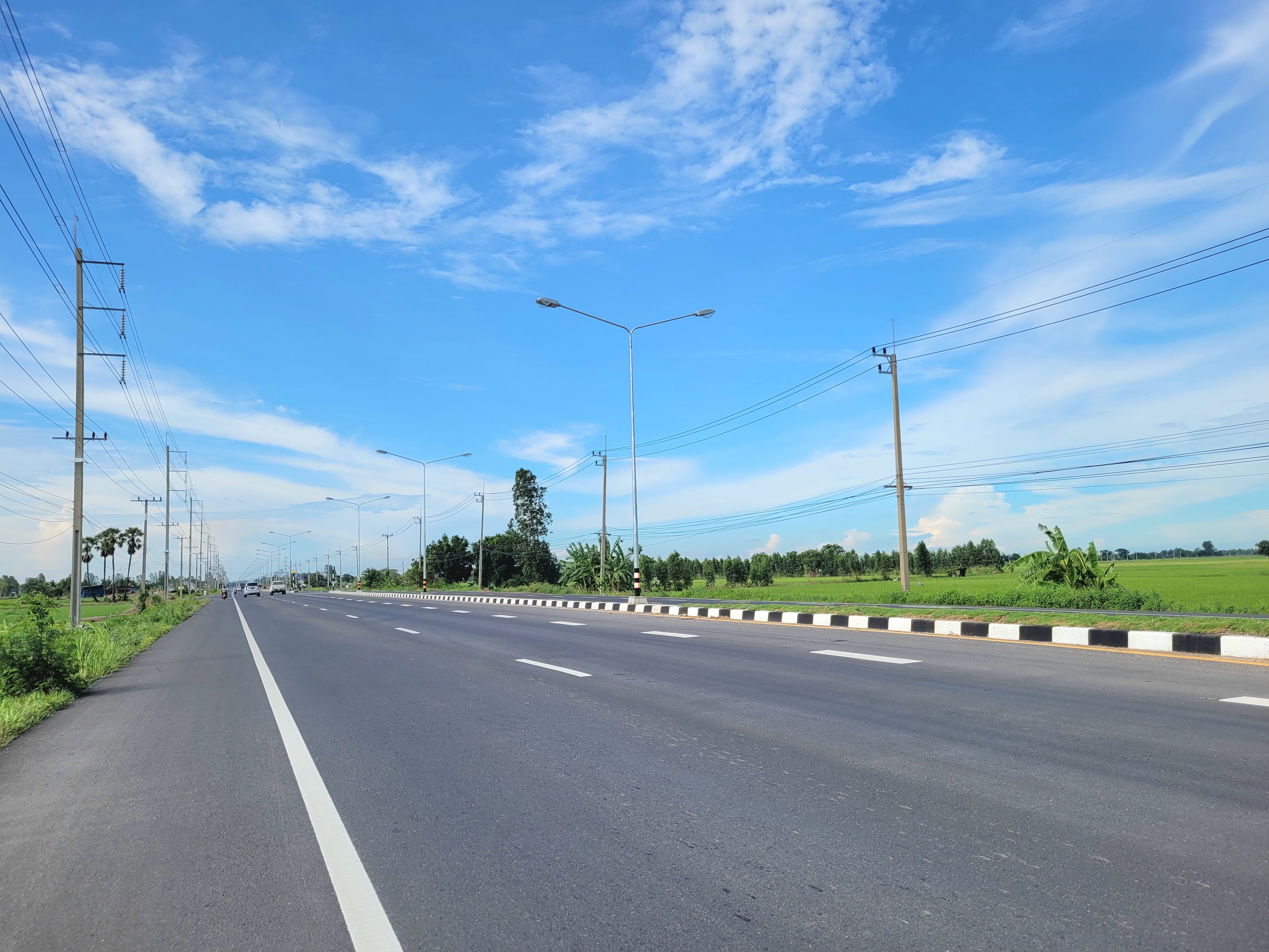 💰ติดทรัพย์💰ขายที่ดินแปลงสวย ทำเลทอง ติดถนนสี่เลน อ.อู่ทอง จ.สุพรรณบุรี เนื้อที่ 4-3-66 ไร่ ไร่ละ 1.4 ล้าน หน้ากว้างติดถนน 47 เมตร ลึก 185 เมตร ทำเลดี ที่สวย อยู่ใกล้สถานที่ท่องเที่ยวหลายแห่งในเมืองสุพรรณ