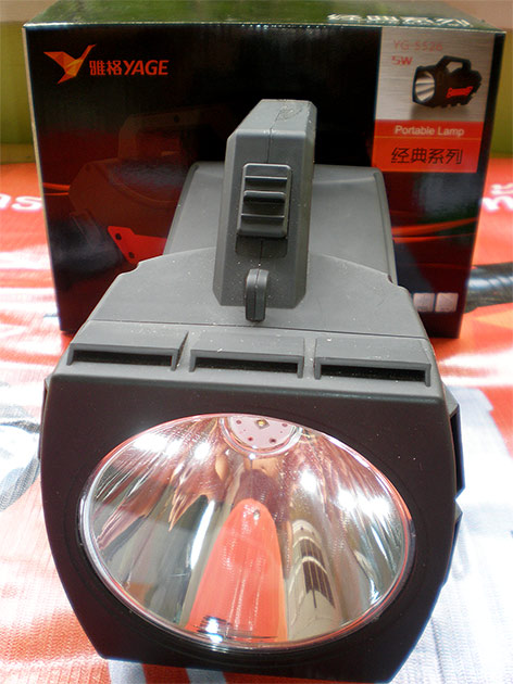 ไฟฉาย LED 1 ดวง 5 W YG5526 ส่องสว่างไกล กันน้ำกันสะเทือนกันกระแทก ไม่กันแต่ขโมย