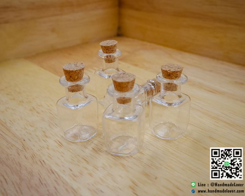 ขวดแก้วจิ๋ว ทรงสี่เหลี่ยม มีคอ (ฝาจุกไม้ก๊อก) ขนาด 13*25 มม