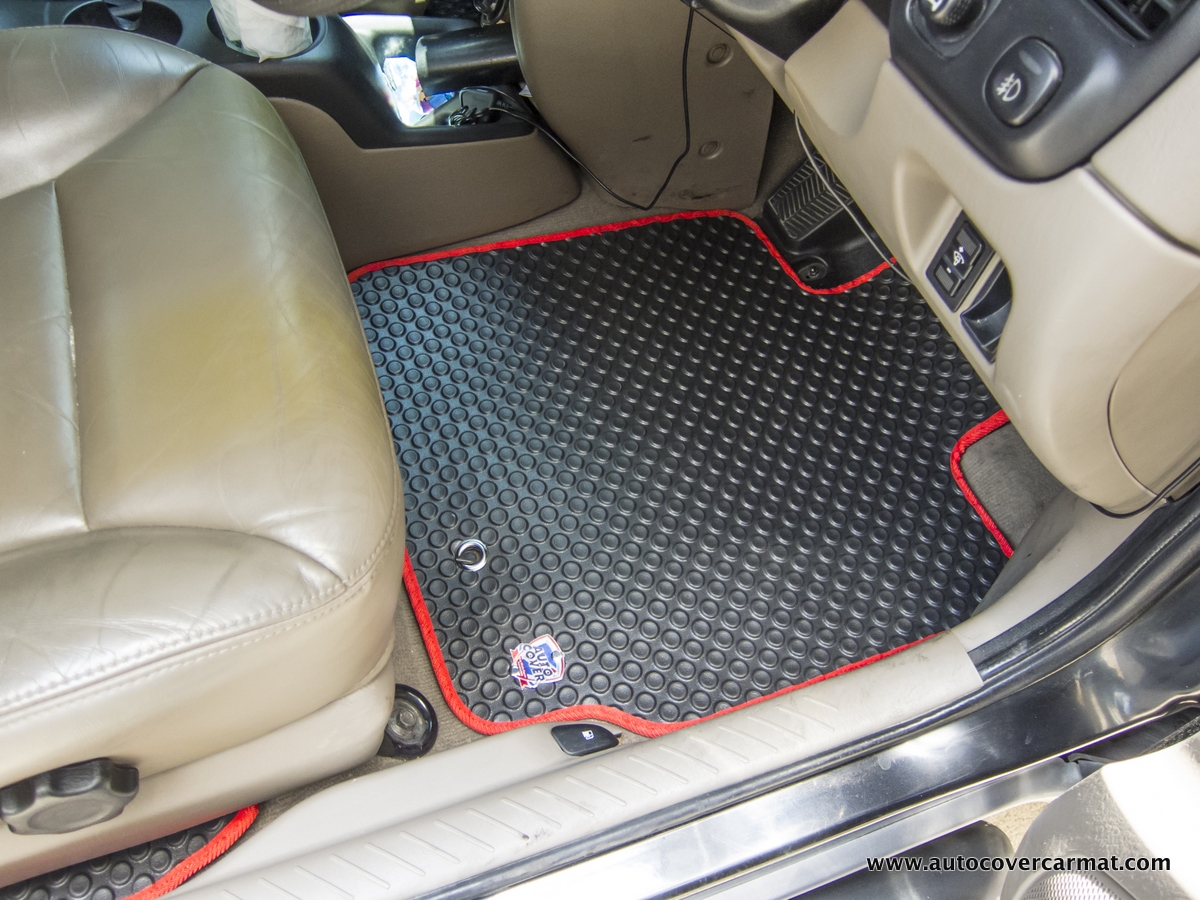 พรมปูพื้นรถยนต์ พรมกระดุม รถ FORD ESCAPE ปี 2003-2007 ชุดภายในห้องโดยสาร จำนวน 8 ชิ้น