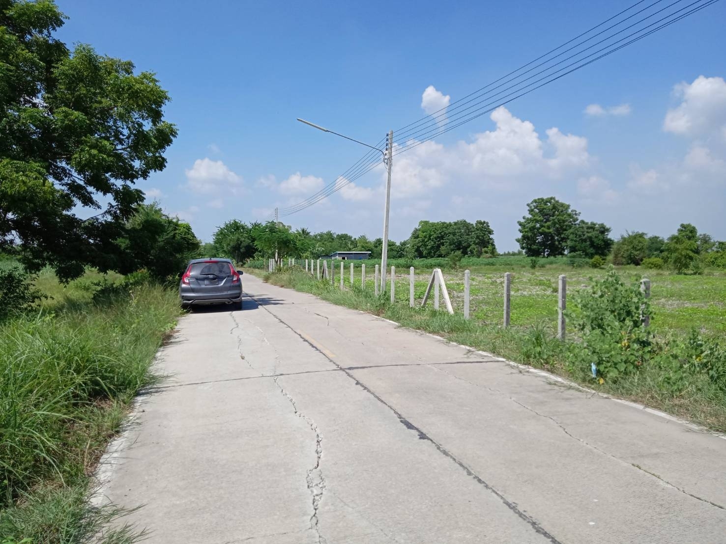 ขายด่วน! ที่ดินทำเลทอง วิวสวย ใกล้ชิดธรรมชาติ ที่ดิน 2 ไร่ บรรยากาศสุดฟิน วิวภูเขาเตะตา ไร่ละ 499,990 บาท (รวมค่าโอนและภาษีทั้งหมด) ต.พลับพลาชัย อ.อู่ทอง จ.สุพรรณบุรี ทำเลดีเยี่ยม: ติดถนนคอนกรีตขนาดกว้าง รถสวนกันได้สะดวก