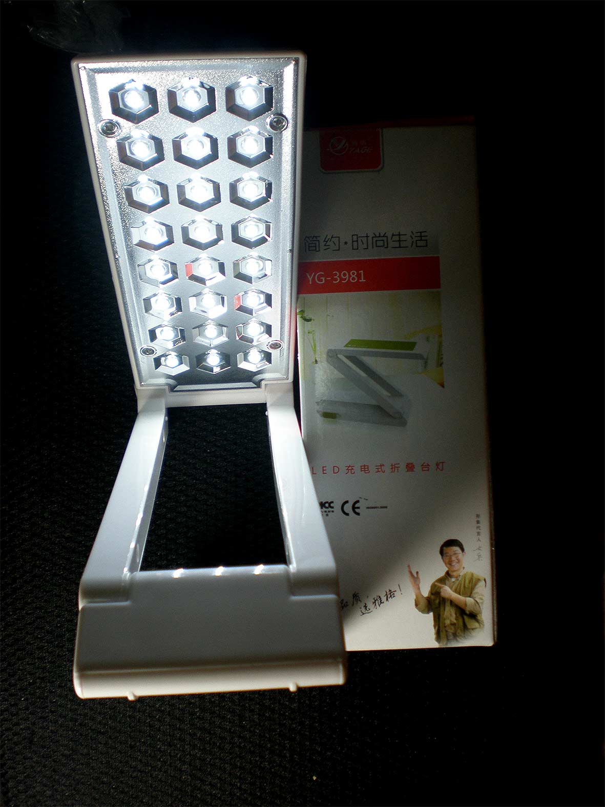 โคมไฟตั้งโต๊ะใช้หลอด LED 36 ดวง YG3981 สินค้าขายดีในตอนนี้