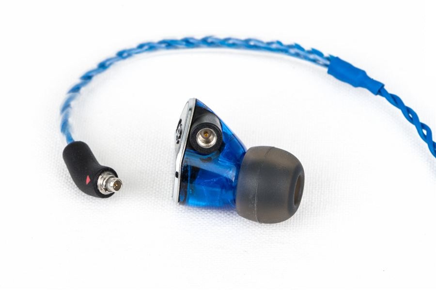 ขายหูฟัง Ultimate Ears 900 (UE 900) อินเอียร์ระดับเทพ 4Driver เปลี่ยนสายได้ มาพร้อมสายมีไมค์ และ คอนโทรลมือถือได้