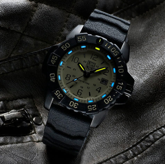 นาฬิกา Luminox Navy Seal Lm3251.cbnsf.set Black Rubber Strap Men Watch รุ่น XS.3251.CB.NSF สีครีม