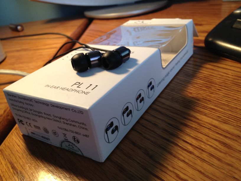 ขายหูฟัง Soundmagic PL11 หูฟังพลังเบส 2 รางวัลการันตี Trustreview และ นิตยสารStuff 5ดาวเต็ม บอดี้เหล็กไหล โดดเด่นทั้งเบส และ รูปร่างสะดุดตา ในราคาสามัญชน