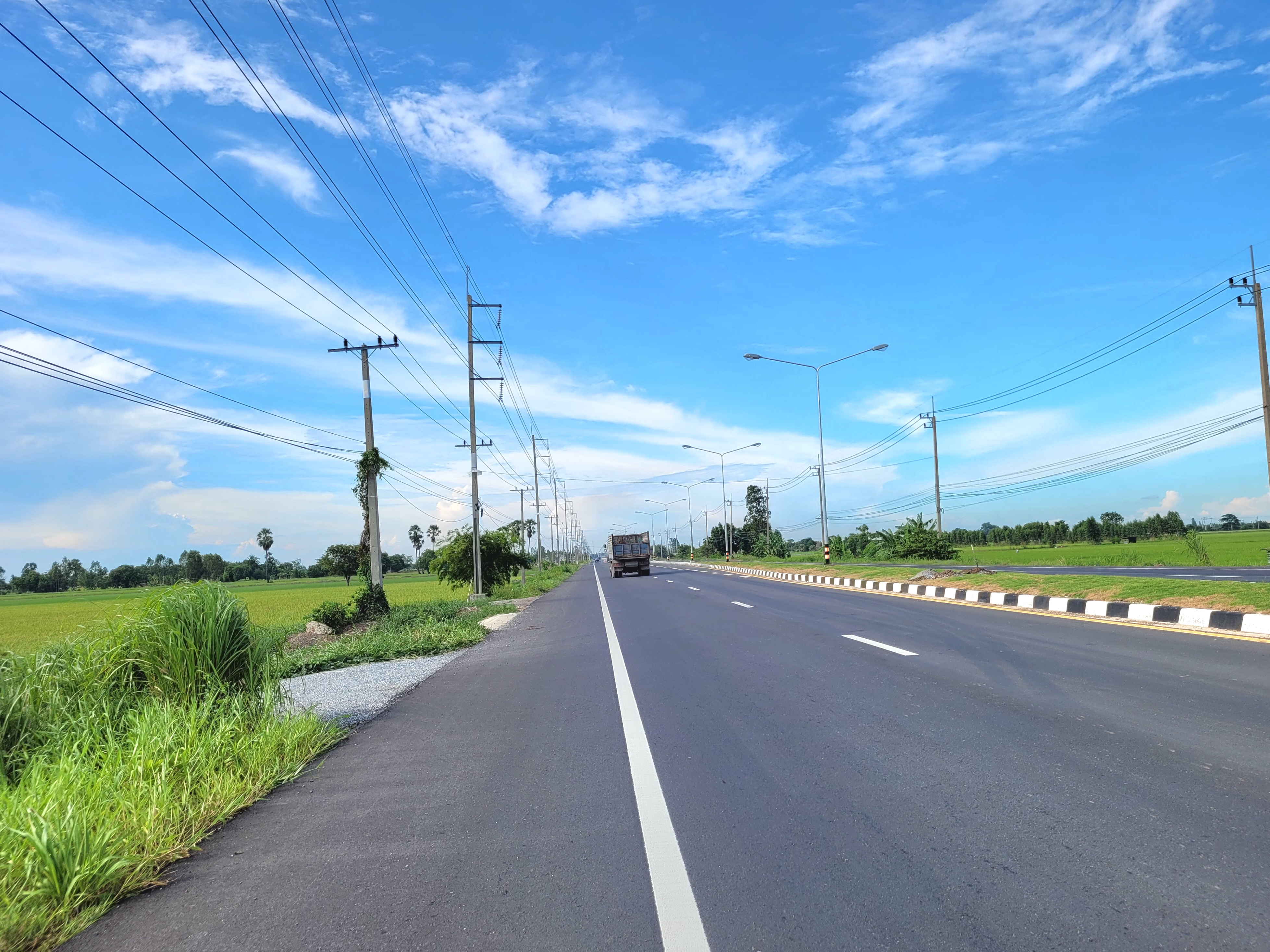 💰ติดทรัพย์💰ขายที่ดินแปลงสวย ทำเลทอง ติดถนนสี่เลน อ.อู่ทอง จ.สุพรรณบุรี เนื้อที่ 4-3-66 ไร่ ไร่ละ 1.4 ล้าน หน้ากว้างติดถนน 47 เมตร ลึก 185 เมตร ทำเลดี ที่สวย อยู่ใกล้สถานที่ท่องเที่ยวหลายแห่งในเมืองสุพรรณ