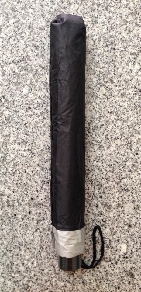 ร่มดำพับ 2 ตอน มือเปิด ผ้าร่มเคลือบยูวีสีดำ โครงโลหะมือเปิด ปลอกผ้าสีดำ