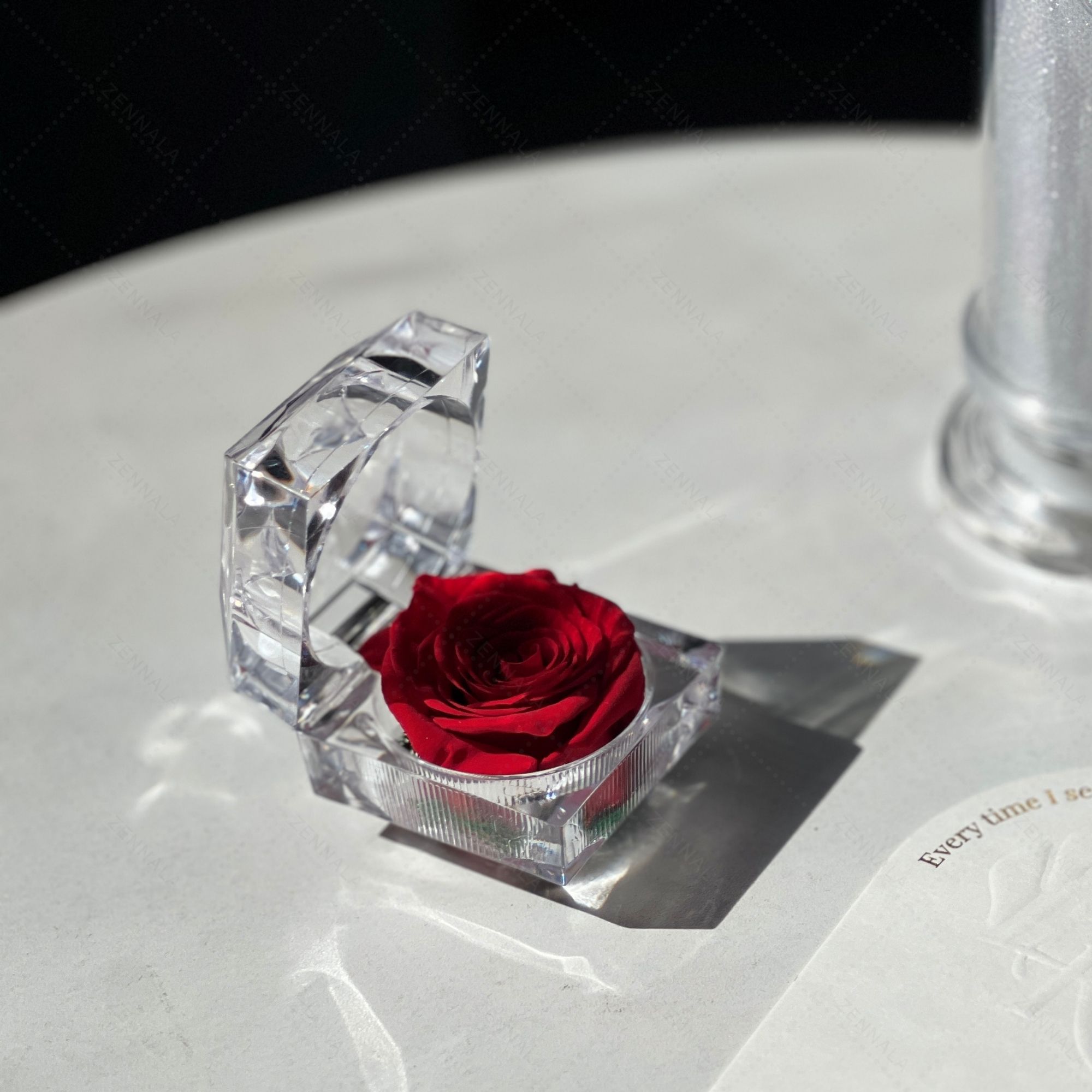 กุหลาบพรีเซิร์ฟ ไซส์มินิ ในกล่องคริสตัล Preserved Rose Mini Size