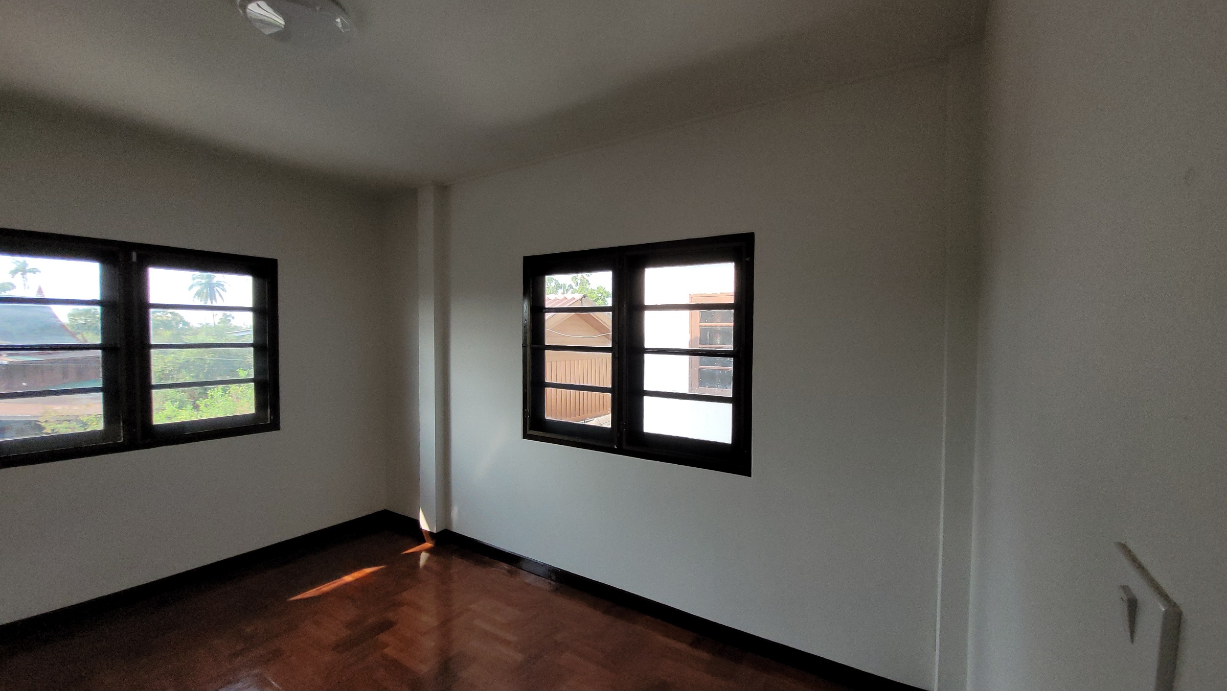 ขายแล้ว ขายบ้านเดี่ยวสุดคุ้มในสุพรรณบุรี ขนาด 57.5 ตร.วา รีโนเวทใหม่สไตล์อังกฤษ พร้อมเข้าอยู่ สะดวกทุกการเดินทาง ราคา 2.7 ล้าน!