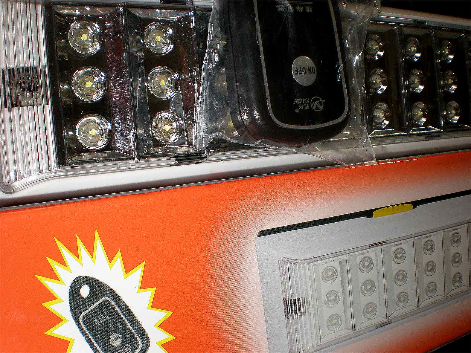 ไฟฉุกเฉิน LED 90 ดวง พร้อมรีโมทคอนโทรล สินค้าแนะนำขายดีมาก YG3557