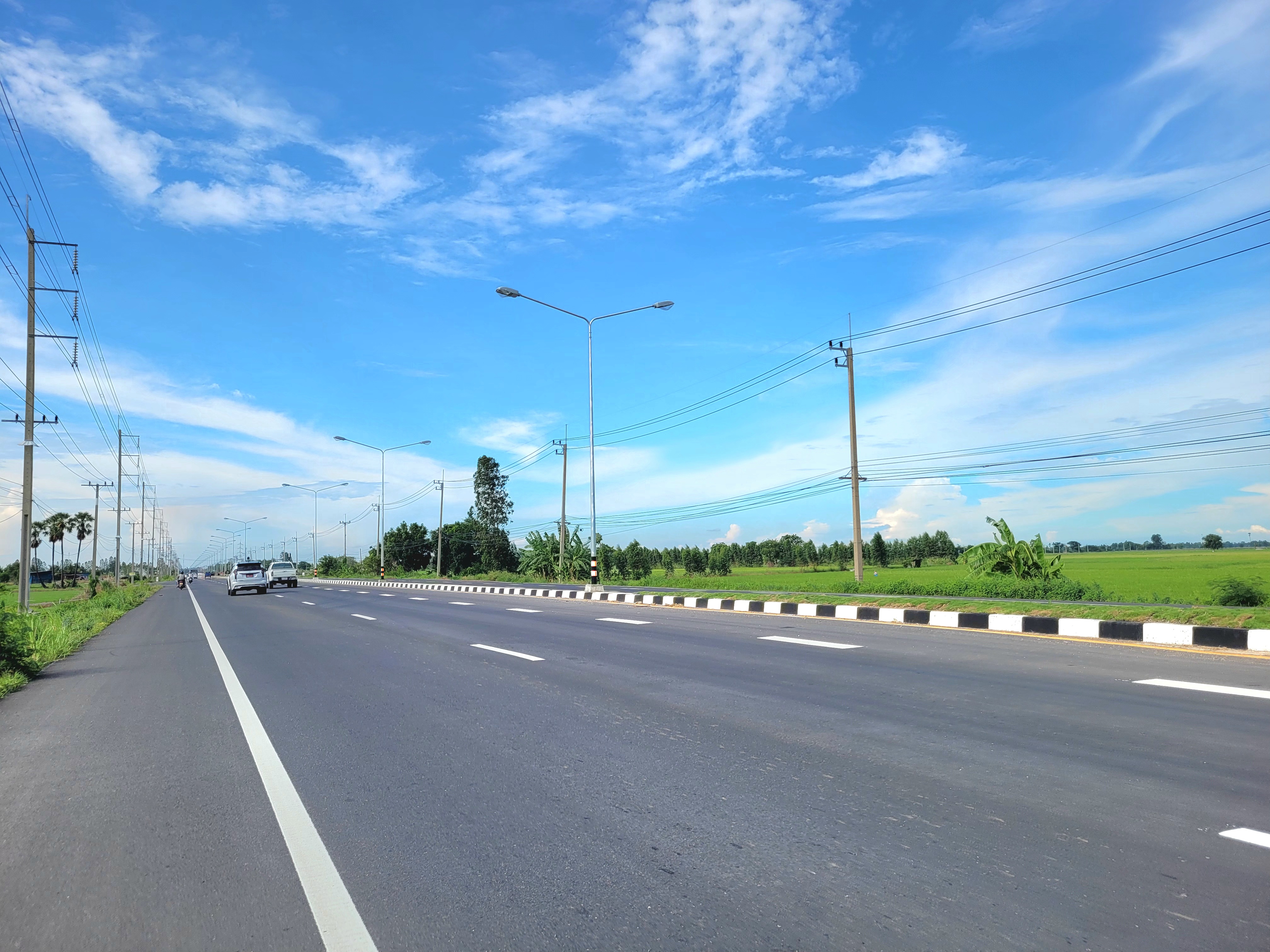 💰ติดทรัพย์💰ขายที่ดินแปลงสวย ทำเลทอง ติดถนนสี่เลน อ.อู่ทอง จ.สุพรรณบุรี เนื้อที่ 4-3-66 ไร่ ไร่ละ 1.4 ล้าน หน้ากว้างติดถนน 47 เมตร ลึก 185 เมตร ทำเลดี ที่สวย อยู่ใกล้สถานที่ท่องเที่ยวหลายแห่งในเมืองสุพรรณ