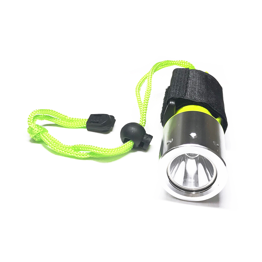 ไฟฉายดำน้ำพลาสติก หลอด XML-T6 รุ่นคาดข้อมือ แถมฟรี ถ่านแดง 18650 1 ก้อน พร้อมแท่นชาร์จ