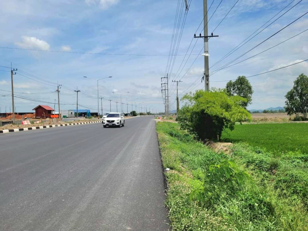 💰ติดทรัพย์💰ขายที่ดินแปลงสวย ทำเลทอง ติดถนนสี่เลน อ.อู่ทอง จ.สุพรรณบุรี เนื้อที่ 4-3-66 ไร่ ไร่ละ 1.4 ล้าน หน้ากว้างติดถนน 47 เมตร ลึก 185 เมตร ทำเลดี ที่สวย อยู่ใกล้สถานที่ท่องเที่ยวหลายแห่งในเมืองสุพรรณ