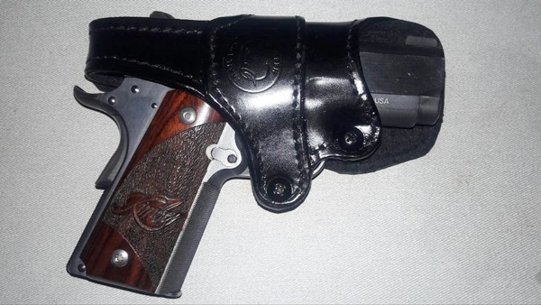 ทำโชว์ปืน ปลายปืนโผล่