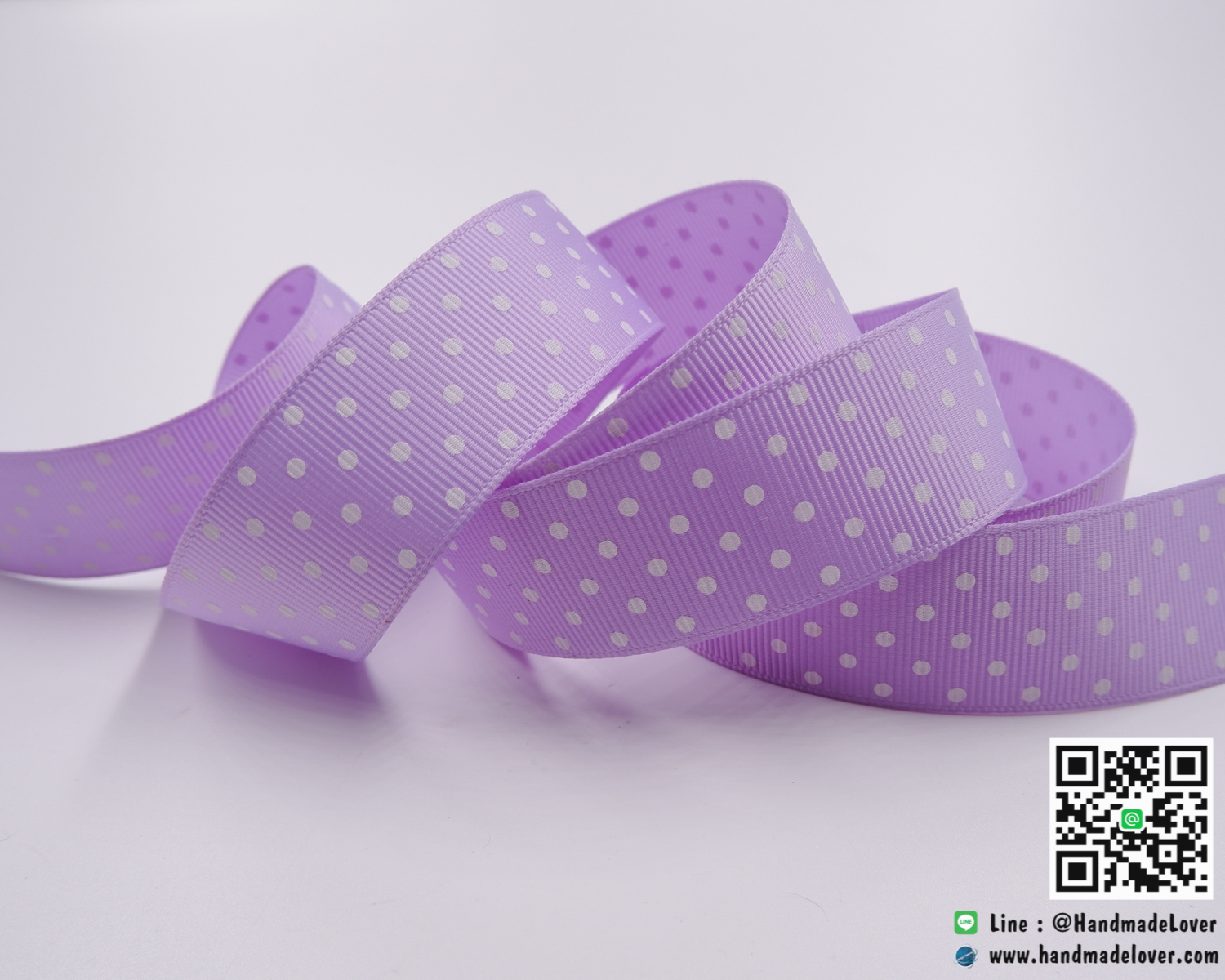 ริบบิ้นผ้า กรอสเกรน สีม่วงอ่อน พิมพิ์ลายจุด ขนาด 25 มิล