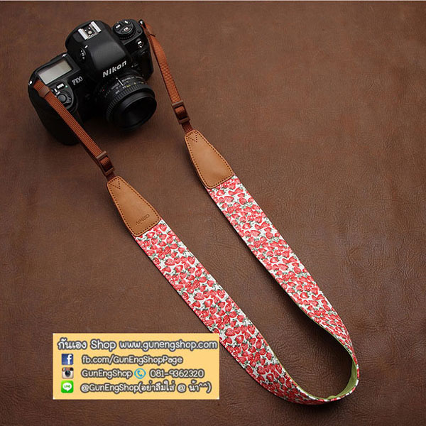 สายคล้องกล้องลายสตรอเบอรี่น่ารัก Vintage white Strawberry