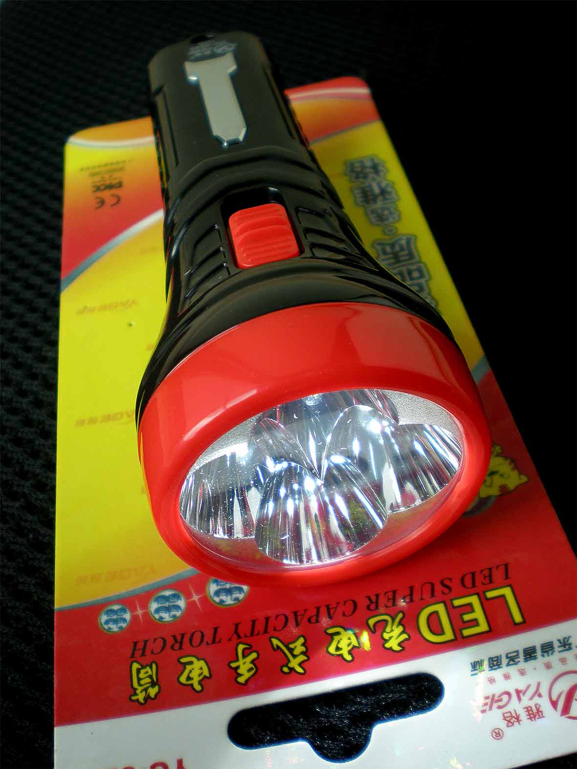 ไฟฉาย YG-3296 LED4 ดวง ปรับความสว่างได้ ไฟแรง