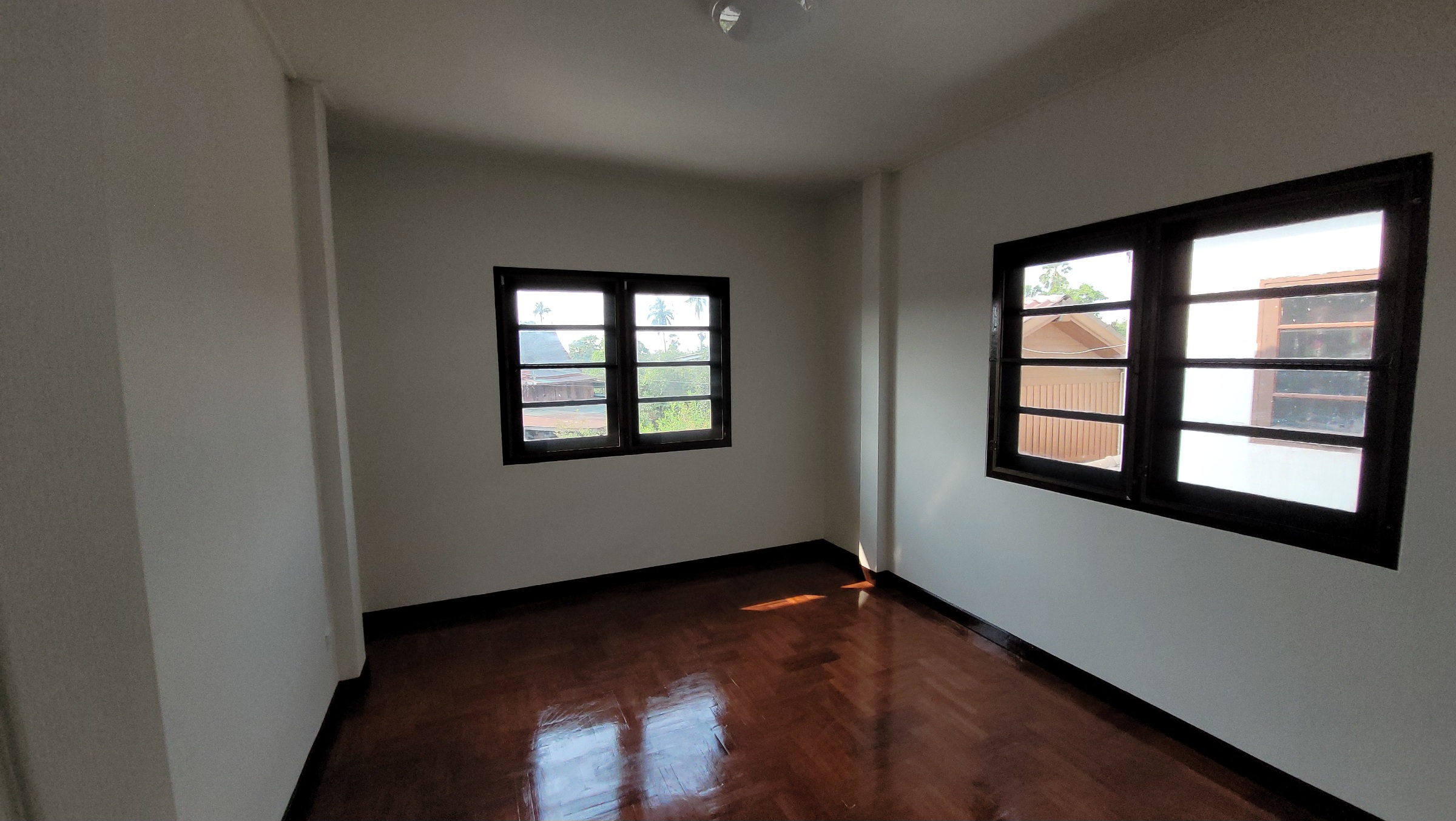 ขายแล้ว ขายบ้านเดี่ยวสุดคุ้มในสุพรรณบุรี ขนาด 57.5 ตร.วา รีโนเวทใหม่สไตล์อังกฤษ พร้อมเข้าอยู่ สะดวกทุกการเดินทาง ราคา 2.7 ล้าน!