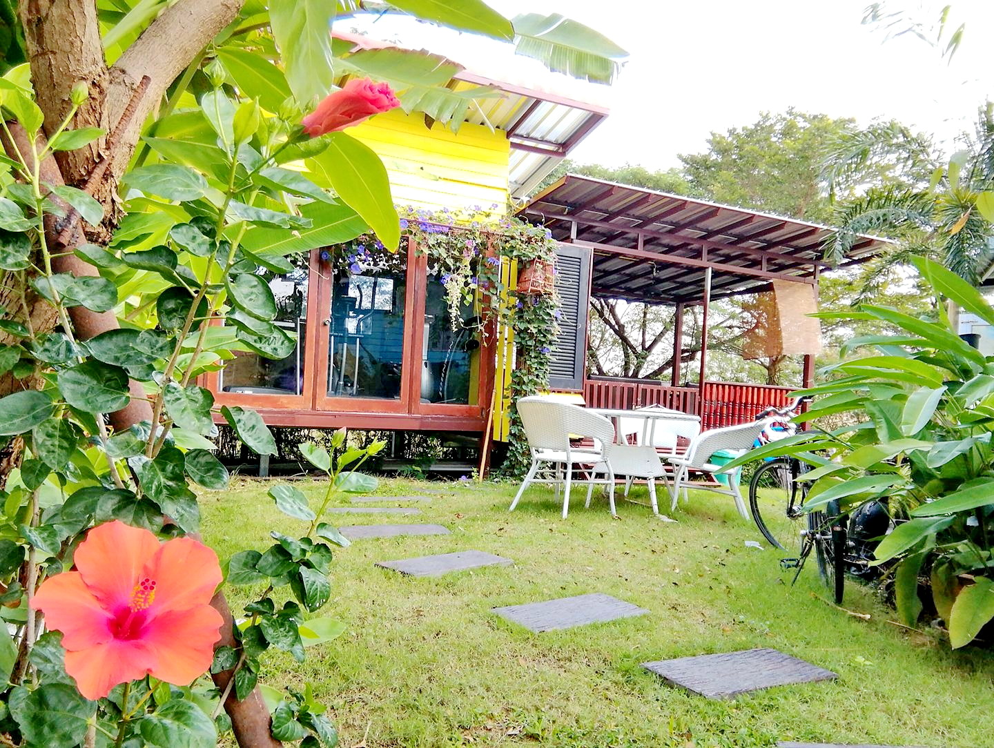 ขายรีสอร์ทหรูสไตล์วินเทจ 2 ไร่ อยู่ใจกลางเมืองสุพรรณ บนถนนทางหลวงหมายเลข 340 บางบัวทอง – สุพรรณบุรี พร้อมดำเนินกิจการต่อได้เลย สวย หรู บรรยากาศดีมาก