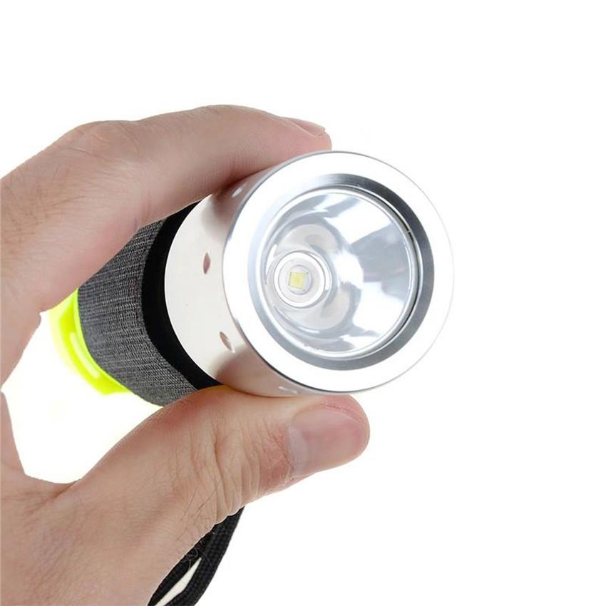 ไฟฉายดำน้ำพลาสติก หลอด XML-T6 รุ่นคาดข้อมือ แถมฟรี ถ่านแดง 18650 1 ก้อน พร้อมแท่นชาร์จ