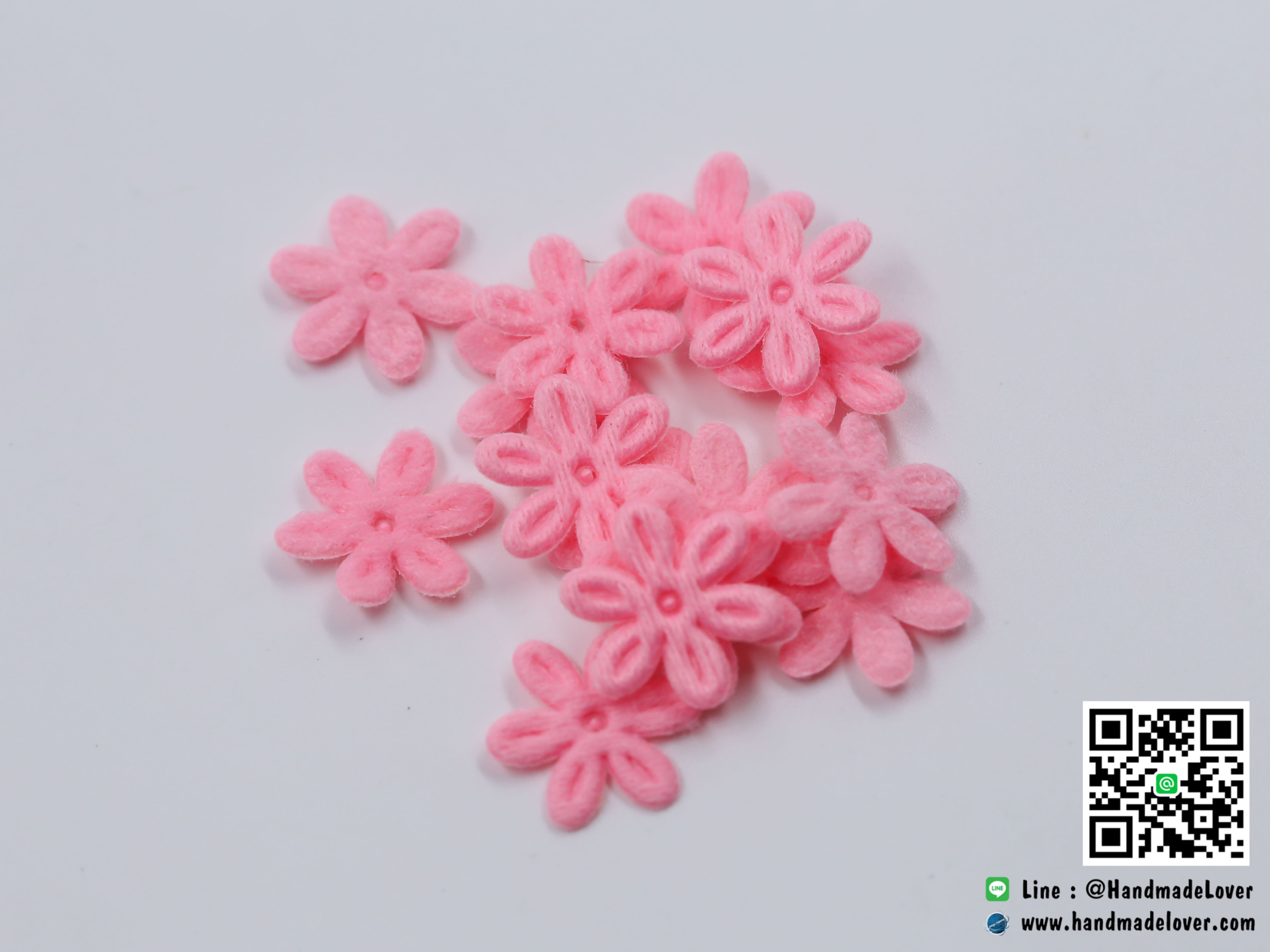 ดอกไม้ตกแต่งสีชมพู ขนาด 15 มม. (แพ็ค 15 ชิ้น)