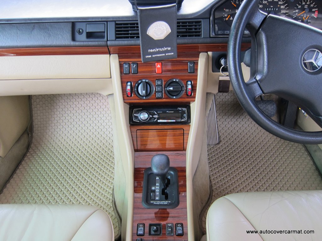 พรมปูพื้นรถยนต์ พรมกระดุม รถ BENZ E Class W124 ปี 1988 - 1996 ชุดพรมพื้นจำนวน 5 ชิ้น
