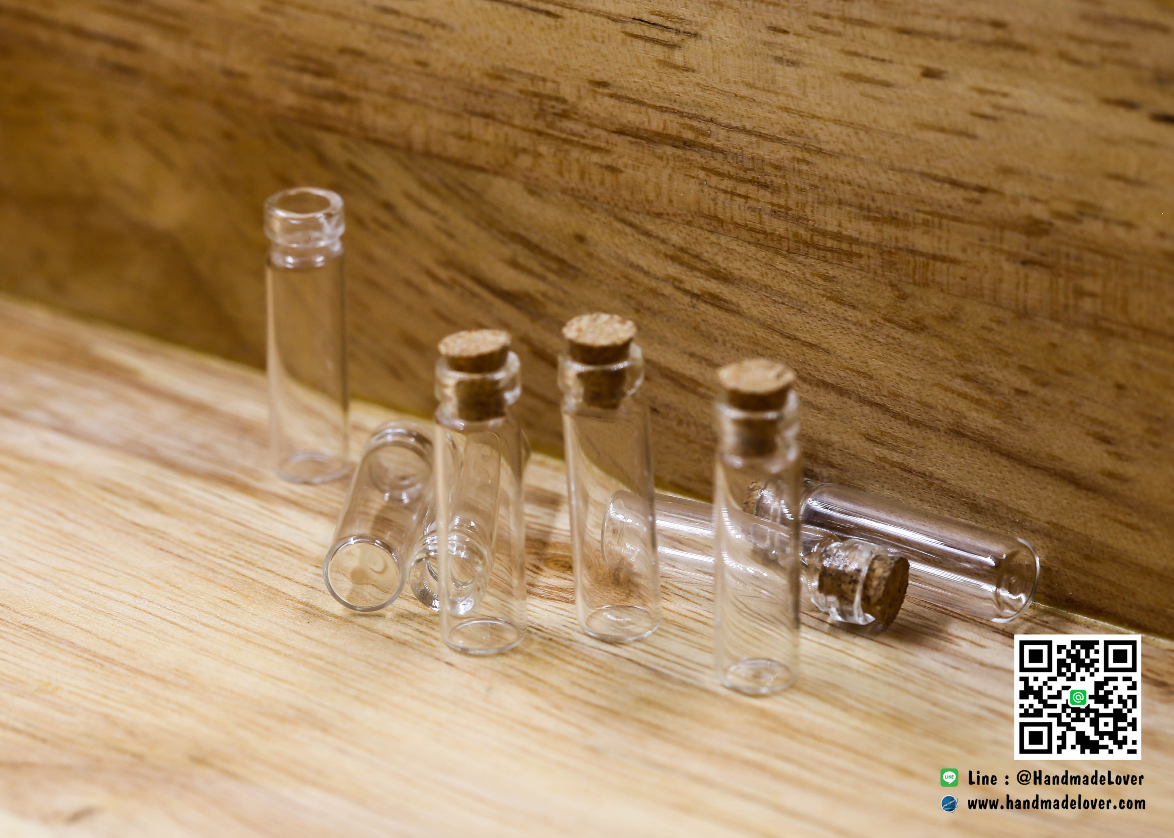 ขวดแก้วจิ๋ว ขนาด 7 x 24 มม (0.5 ml) (ฝาจุกไม้ก๊อก) (ปากขวด 4 มม)