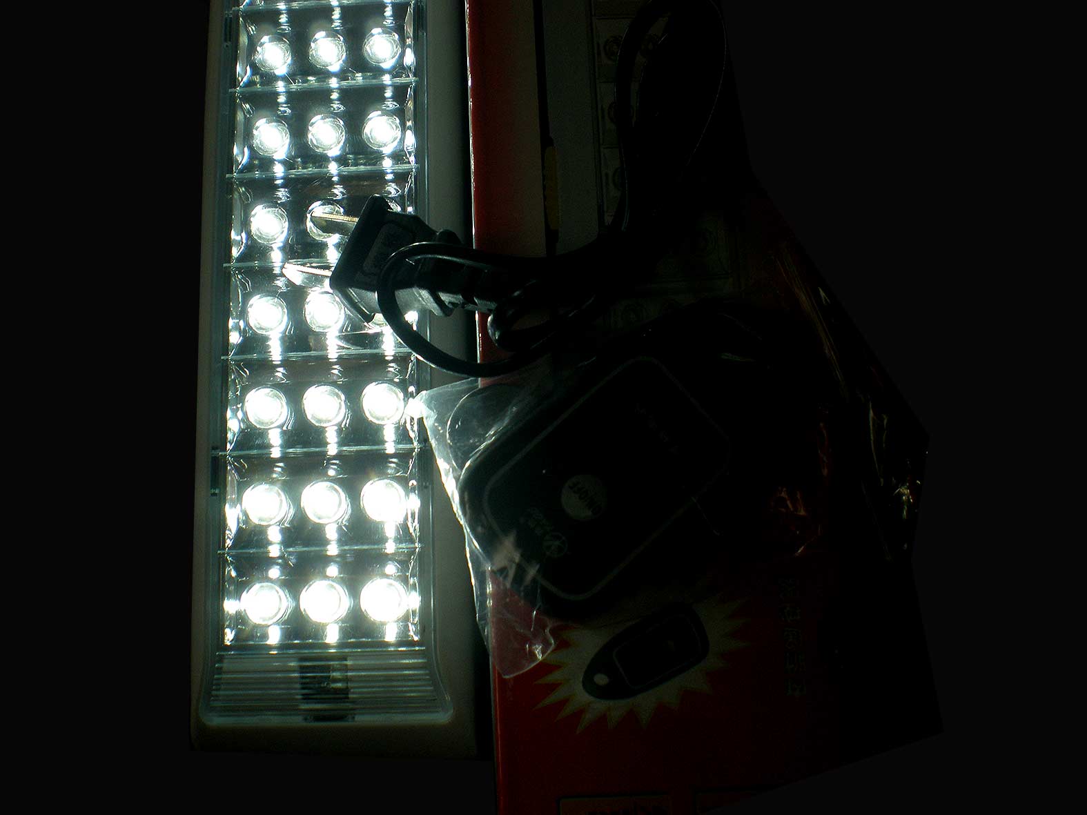 ไฟฉุกเฉิน LED 90 ดวง พร้อมรีโมทคอนโทรล สินค้าแนะนำขายดีมาก YG3557