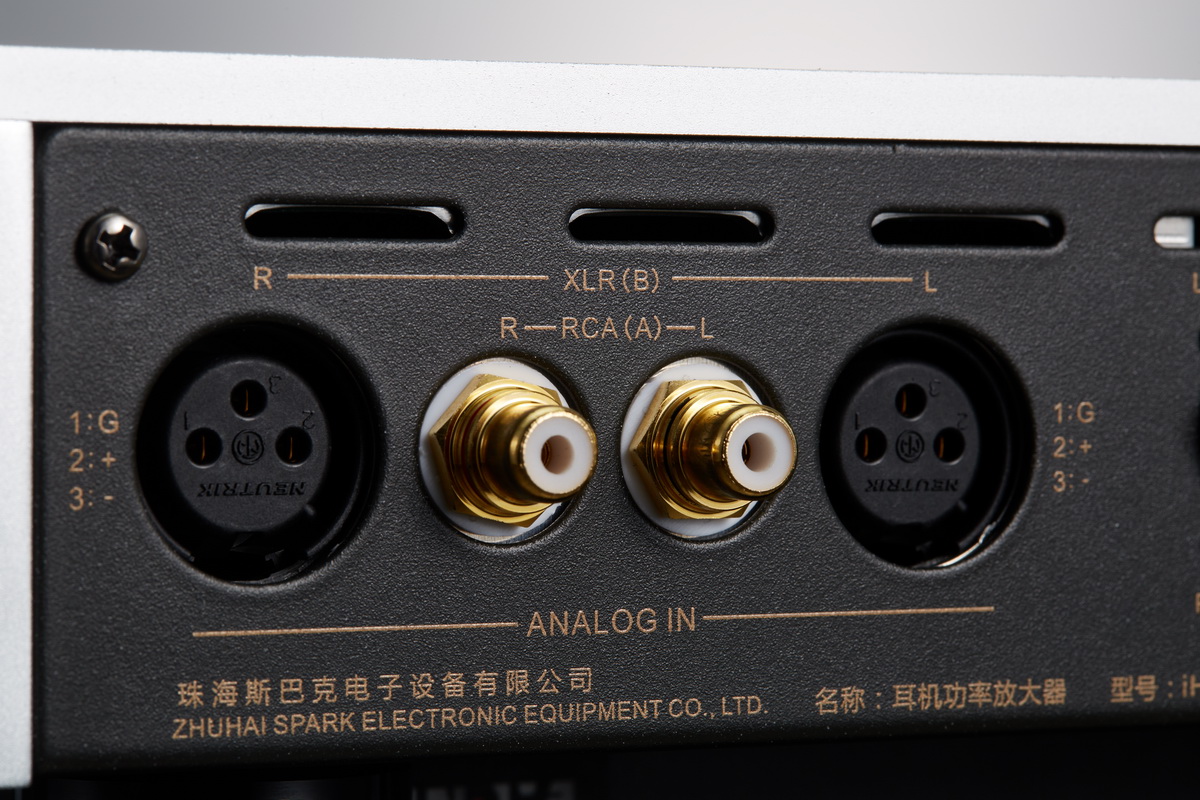 Cayin IHA-8 แอมป์หูฟัง 4 ช่องสัญญาณ Class A แบบ Discrete MOSFET กำลังขับสูง ประกันศูนย์ไทย