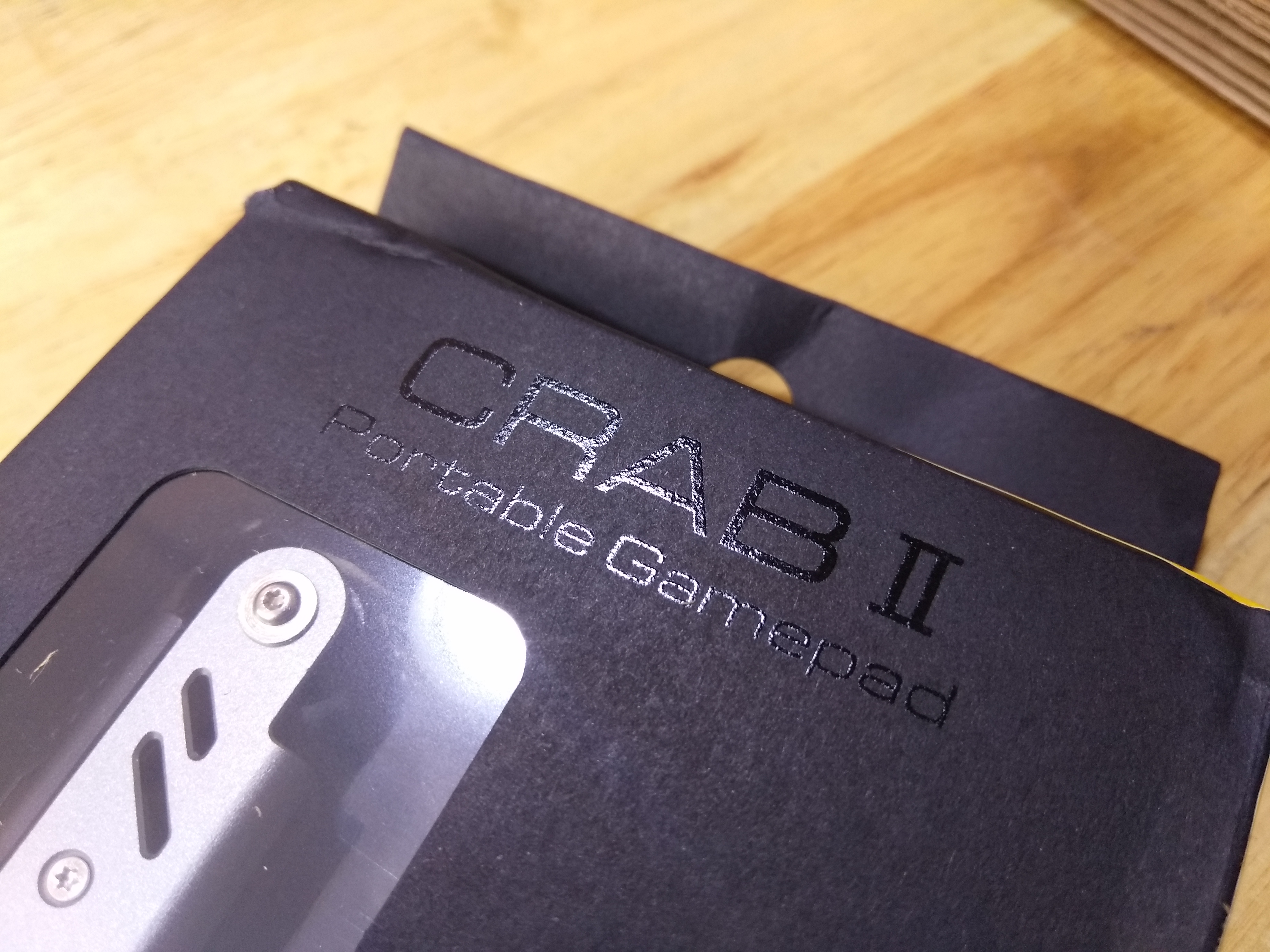 CRAB II อุปกรณ์เสริมสำหรับเล่นเกมบนมือถือ รองรับมือถือขนาด 4.7-6" [Pre-order]