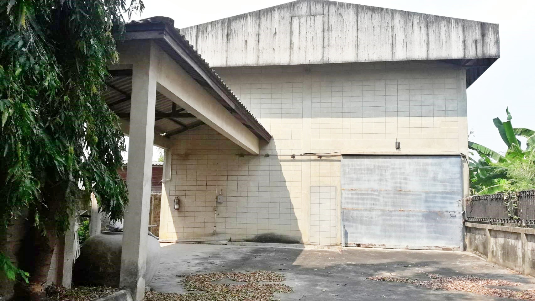 🧧ติดทรัพย์🧧ขายที่ดินพร้อมโกดัง พระราม 2 บางขุนเทียน เนื้อที่ 1 ไร่ 3 งาน 3 ตารางวา ขายยกแปลงพร้อมสิ่งปลูกสร้าง 37,500,000 บ. (พื้นที่สีส้ม) รวมพื้นที่ใข้สอย ทั้ง 2 โกดัง 1,140 ตรม หน้ากว้างติดถนนในซอย 50 เมตร ถนนซอยกว้าง เทพื้นค