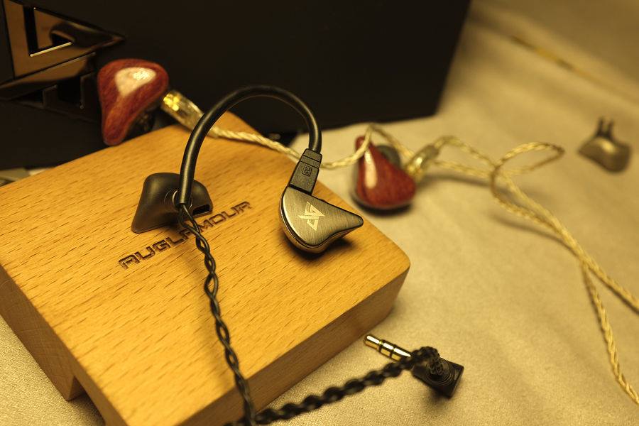 ขาย Auglamour AG-R8 หูฟังระดับ Hi-Fi เสียงดี เบสเด่น ถอดสายได้ มี 2 สี