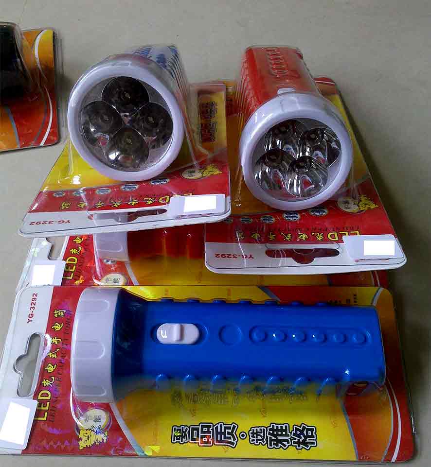 ไฟฉาย LED 4 ดวง ชาร์จไฟบ้านได้เปิดติดต่อ20ชม. YG3292