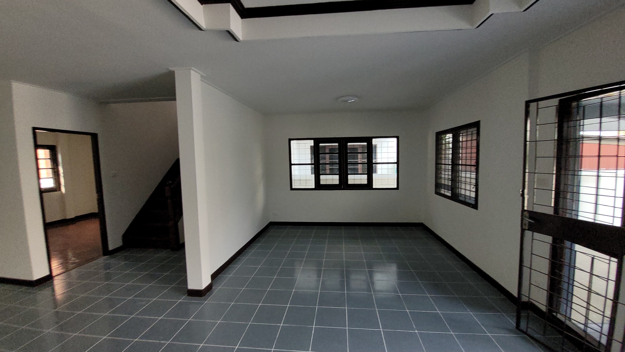 ขายแล้ว ขายบ้านเดี่ยวสุดคุ้มในสุพรรณบุรี ขนาด 57.5 ตร.วา รีโนเวทใหม่สไตล์อังกฤษ พร้อมเข้าอยู่ สะดวกทุกการเดินทาง ราคา 2.7 ล้าน!