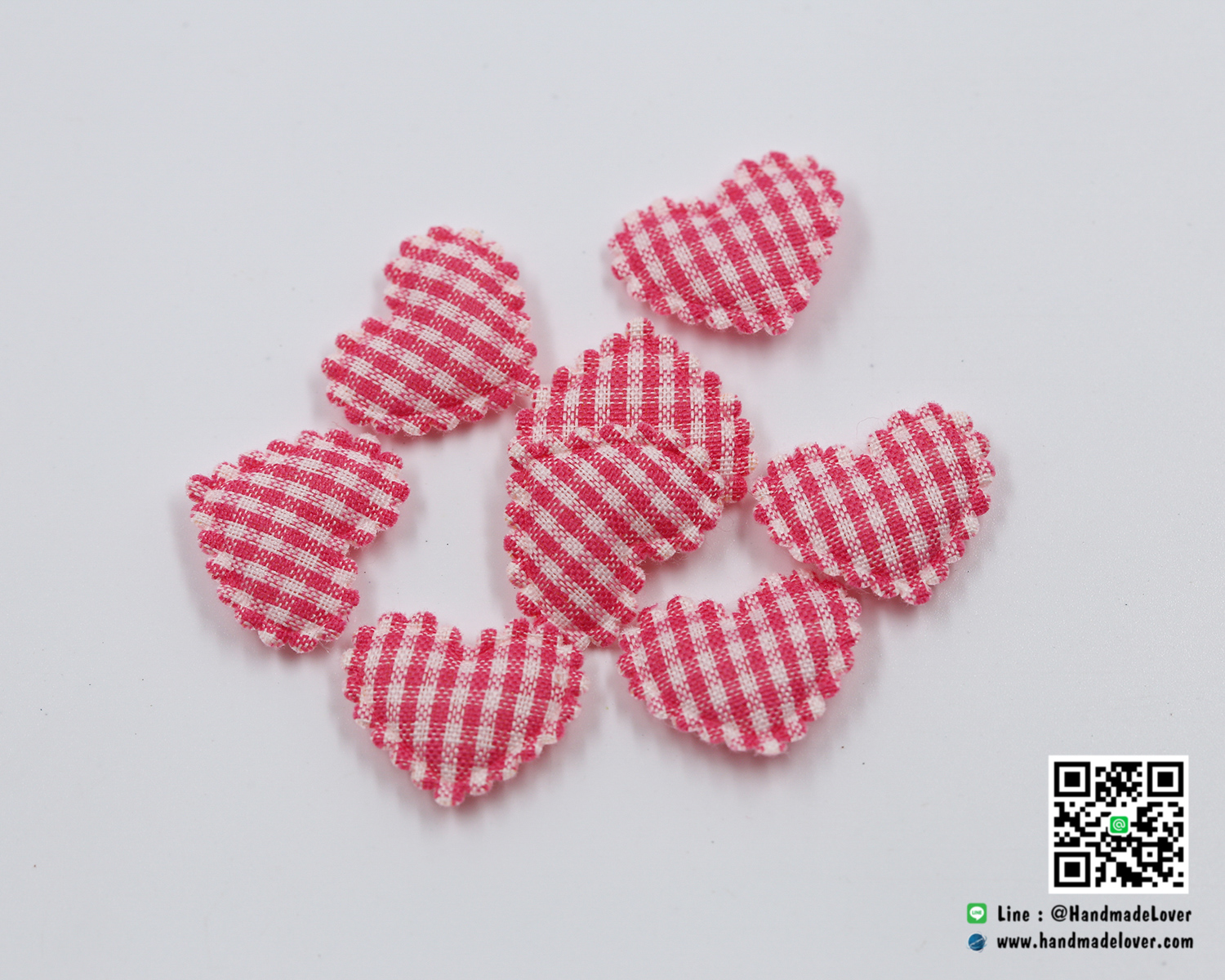 หัวใจตกแต่งสีชมพู ลายสก็อต ขนาด 2.2 CM. (แพ็ค 15 ชิ้น)