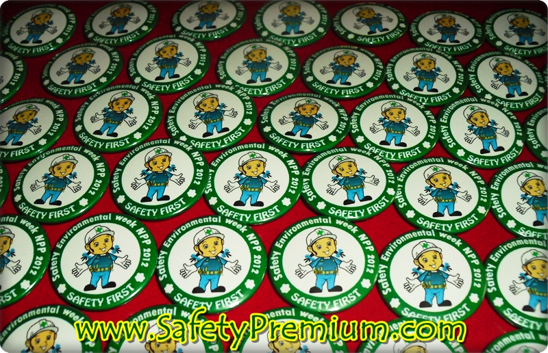 ตัวอย่าง เข็มกลัด Safety Environment Week