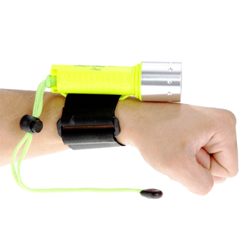 ไฟฉายดำน้ำพลาสติก หลอด XML-T6 รุ่นคาดข้อมือ แถมฟรี ถ่านแดง 18650 1 ก้อน พร้อมแท่นชาร์จ