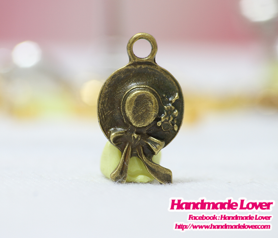 จี้ สีทองรมดำ รูปหมวก