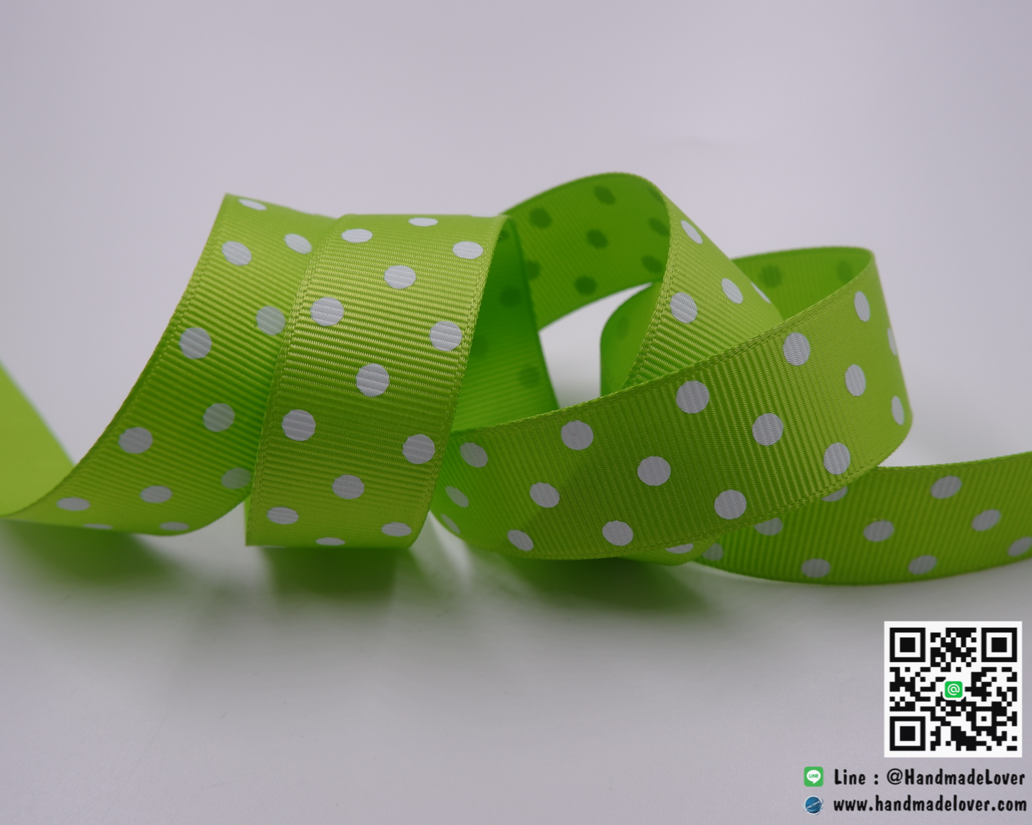 ริบบิ้นผ้าสีใบตองอ่อน พิมพ์ลายจุด