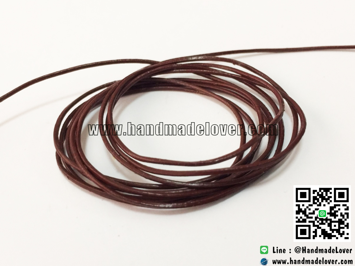 เชือกหนังกลม ผิวมัน สีน้ำตาลไหม้ ขนาด กว้าง 1 mm.