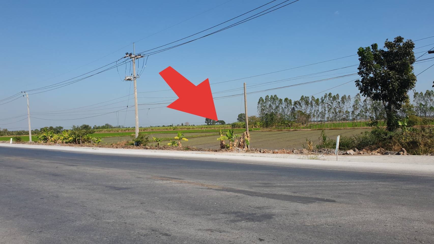 ขายที่ดินแปลงสวย ทำเลทอง ติดถนนสี่เลน เนื้อที่ 8 ไร่ อ.อู่ทอง จ.สุพรรณบุรี หน้ากว้างติดถนน 156 เมตร ติดถนน 2 ด้าน ด้านหน้าติดถนนสี่เลน ใกล้กรุงเทพ เดินทางจาก กทม 122 กม