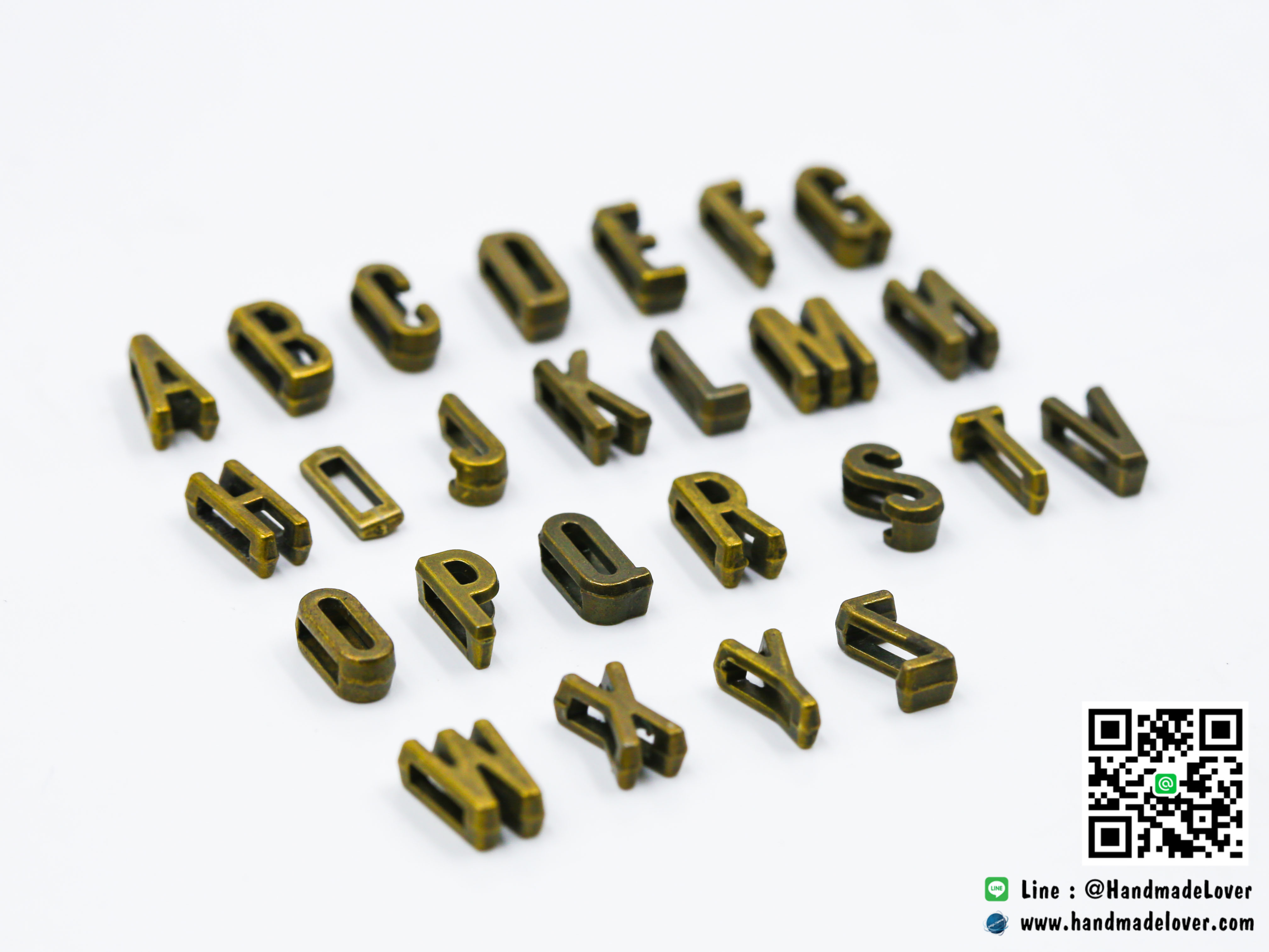 จี้ตัวอักษร สีทองรมดำ แบบสอด A-Z